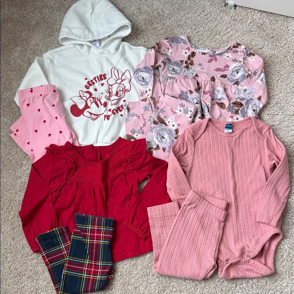 Old Navy Toddler, set of 4 outfits, size 18-24 months
